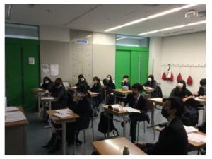 students in classroom in Japan watching VR tour of Gleeson College in Australia