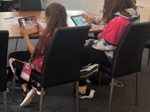 girls using ipad apps AR MKR and Gravity Sketch