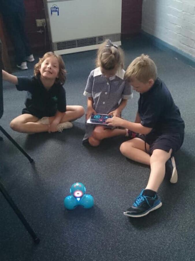 Students from CGPS programming Dash robot with ipad