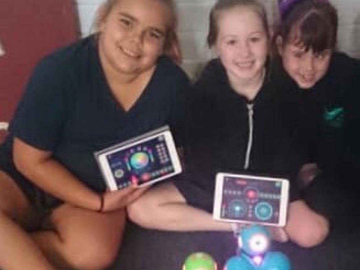 CGPS students with Dash and Dot Robots