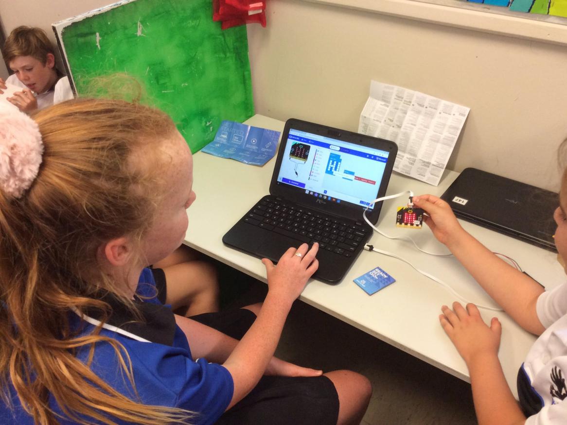 Vasse Primary School students coding Micro:Bits